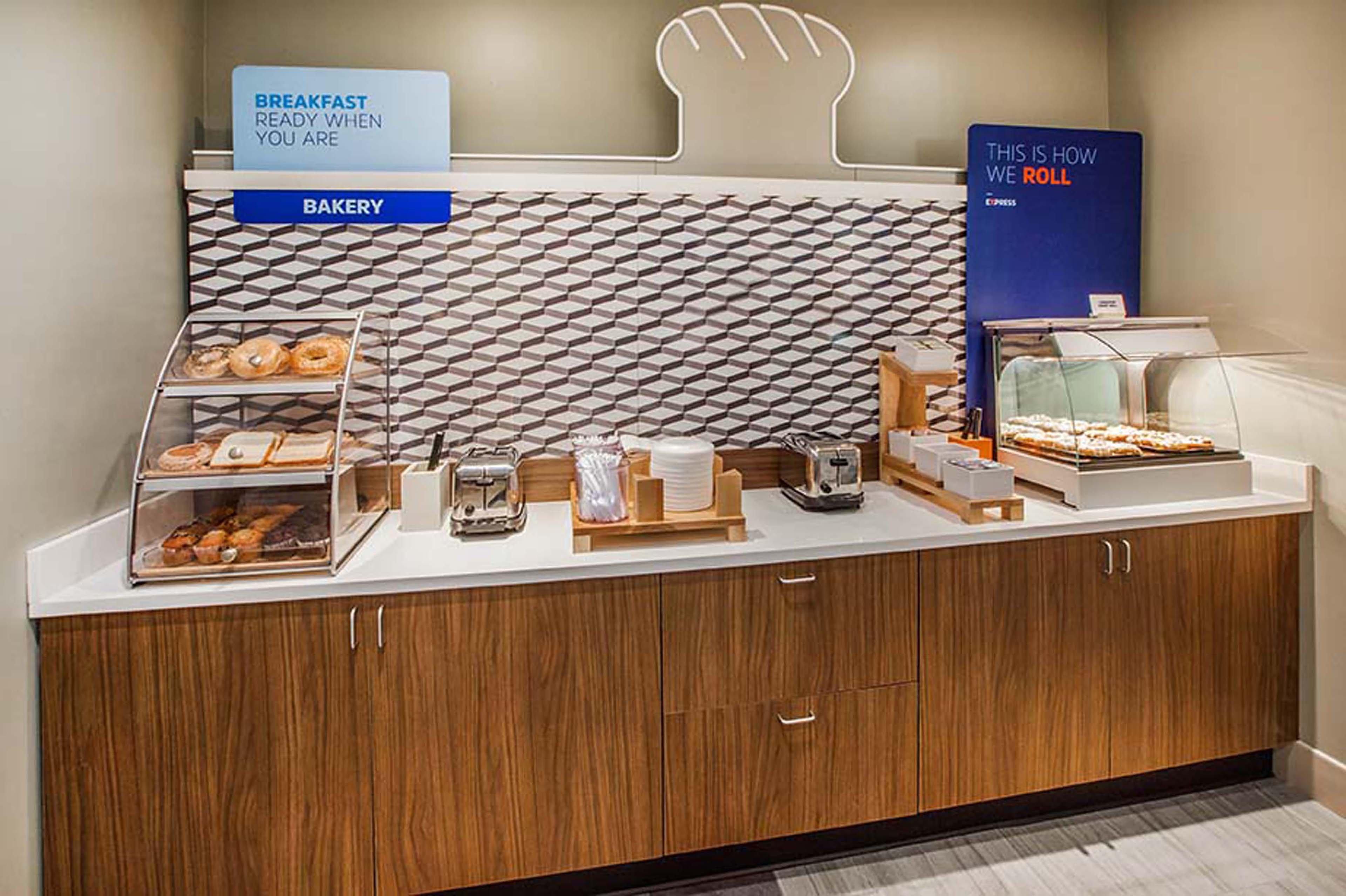 Holiday Inn Express Hotel & Suites Wichita Northeast By Ihg Dış mekan fotoğraf