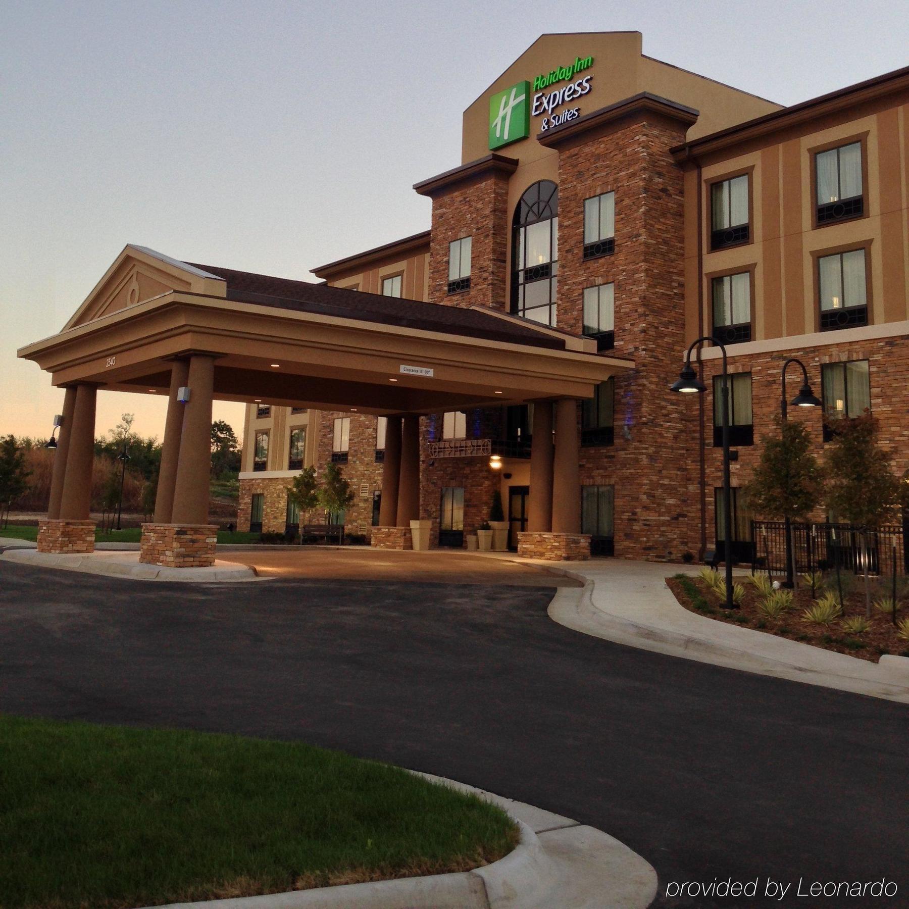 Holiday Inn Express Hotel & Suites Wichita Northeast By Ihg Dış mekan fotoğraf