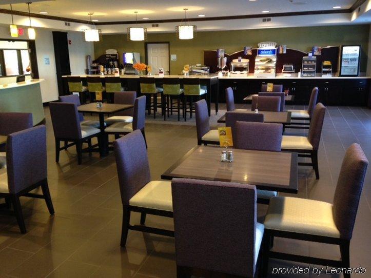 Holiday Inn Express Hotel & Suites Wichita Northeast By Ihg Dış mekan fotoğraf