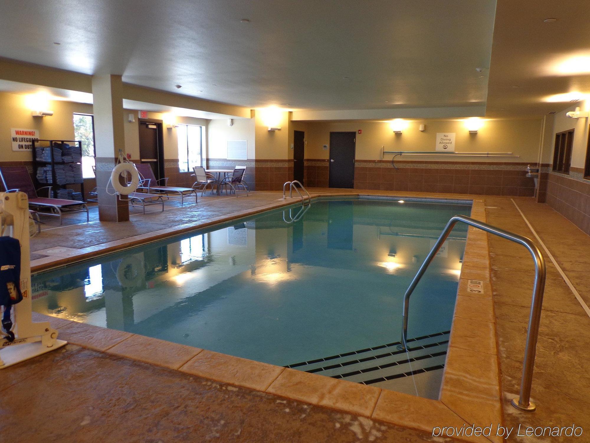 Holiday Inn Express Hotel & Suites Wichita Northeast By Ihg Dış mekan fotoğraf