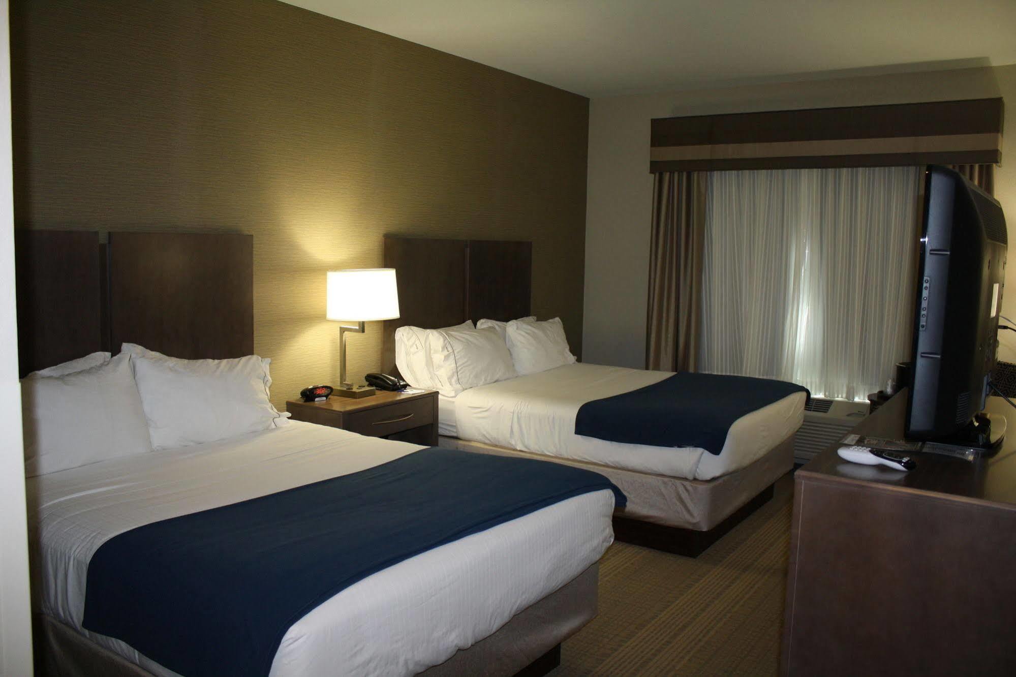 Holiday Inn Express Hotel & Suites Wichita Northeast By Ihg Dış mekan fotoğraf