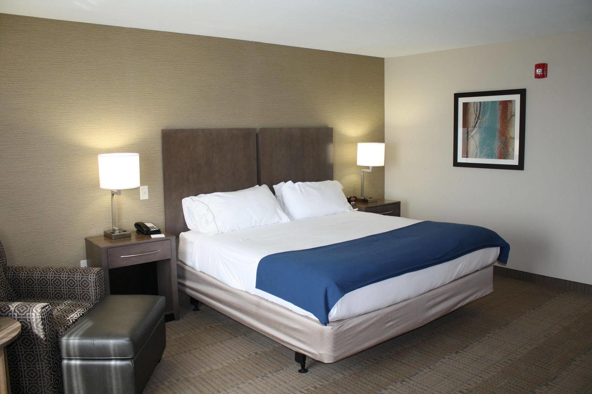 Holiday Inn Express Hotel & Suites Wichita Northeast By Ihg Dış mekan fotoğraf