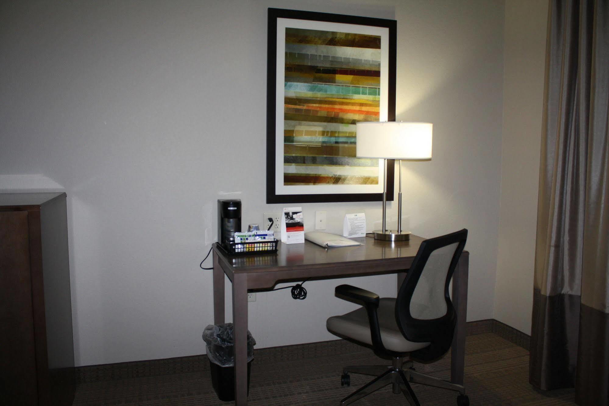 Holiday Inn Express Hotel & Suites Wichita Northeast By Ihg Dış mekan fotoğraf