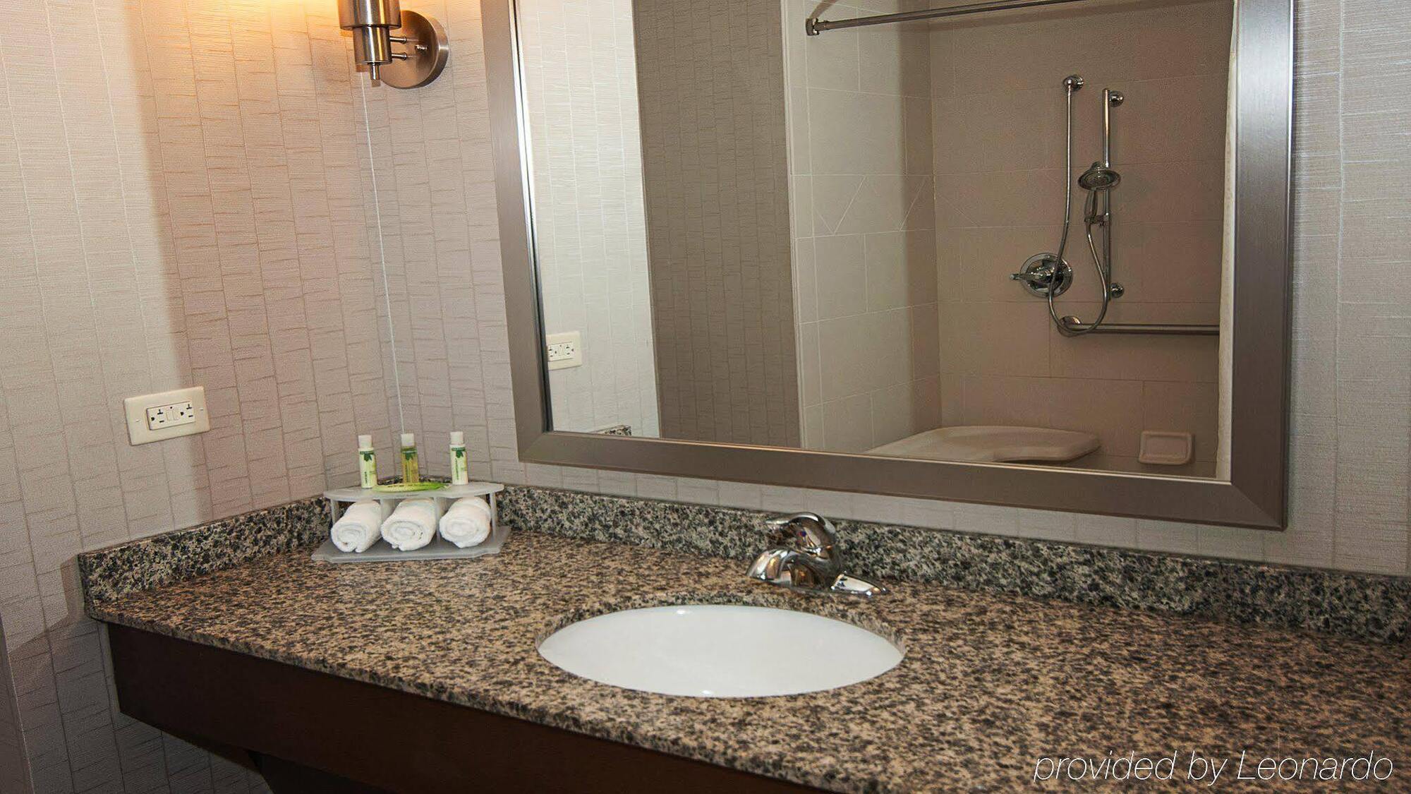 Holiday Inn Express Hotel & Suites Wichita Northeast By Ihg Dış mekan fotoğraf